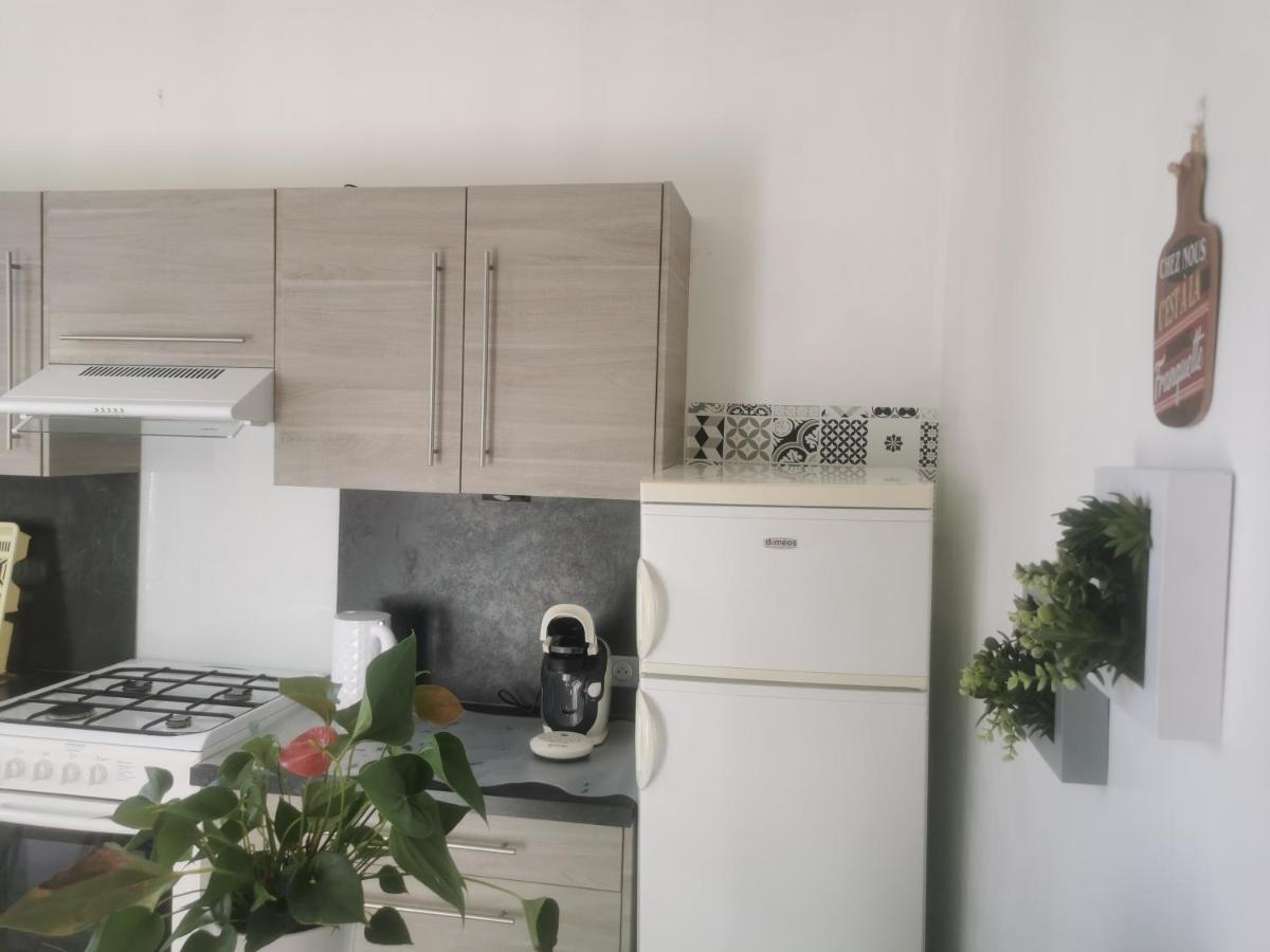 Bel Equipe! Proche Des Parcs, Avec Sa Cour Privative Et Sa Place De Parking Securisee A 450 M Du Apartment Vichy