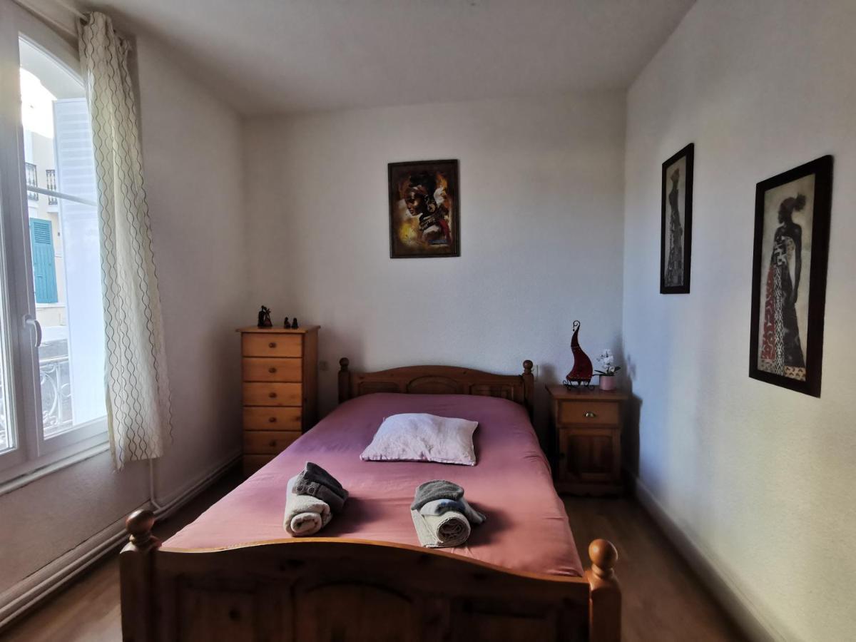 Bel Equipe! Proche Des Parcs, Avec Sa Cour Privative Et Sa Place De Parking Securisee A 450 M Du Apartment *